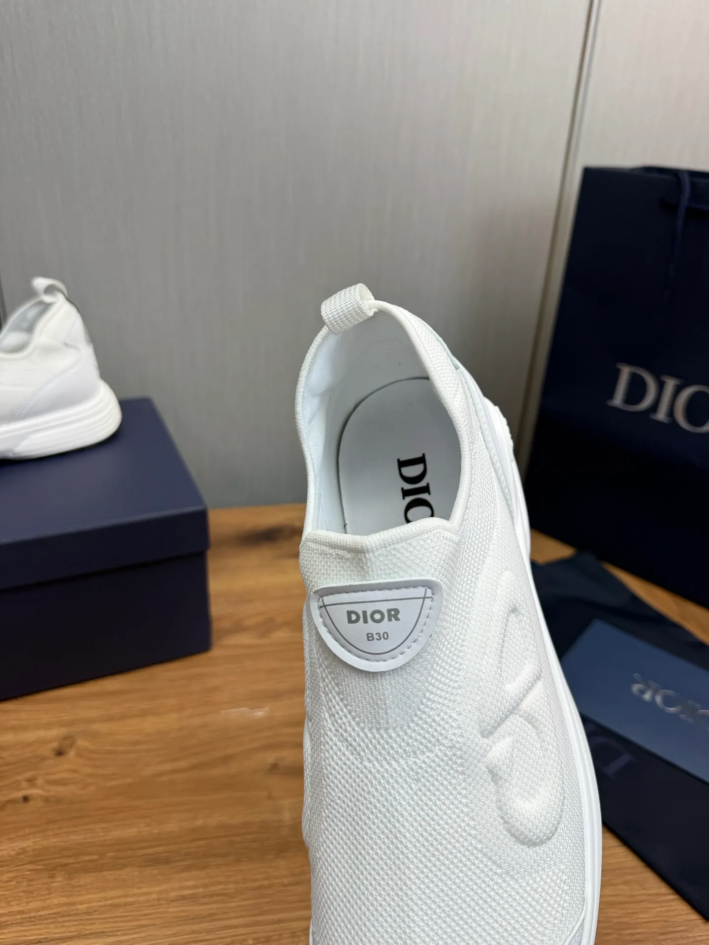 Men's shoes 💰580💰 Dior Dior B30 latest hot model shipped, original 1:1 manufacturing ▪️ Fabric: Original custom fly woven ▪️ Lining: Imported breathable mesh ▪️ Sole: Original molded non-slip outsole ▪️ Size: 38-45 (custom-made 45 non-returnable)
